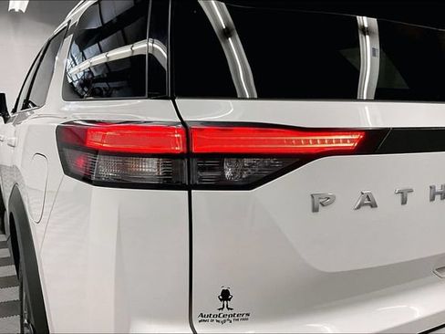 Used 2024 Nissan Pathfinder SV AWD/4WD image 37