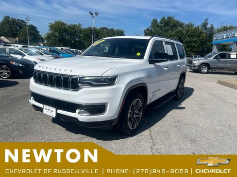 Used 2023 Jeep Wagoneer 4WD w/ Premium Group I image 3