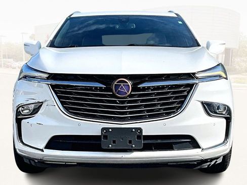 Used 2023 Buick Enclave Essence image 2