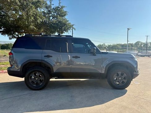 Used 2025 Lexus GX 550 AWD/4WD image 2