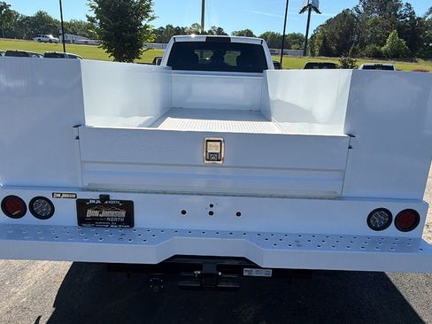 New 2026 RAM 5500 Tradesman w/ Chrome Appearance Group AWD/4WD image 9