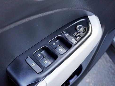 Certified 2026 Hyundai Venue SEL FWD image 24