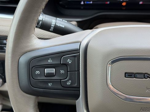 Used 2022 GMC Yukon XL Denali AWD/4WD image 11