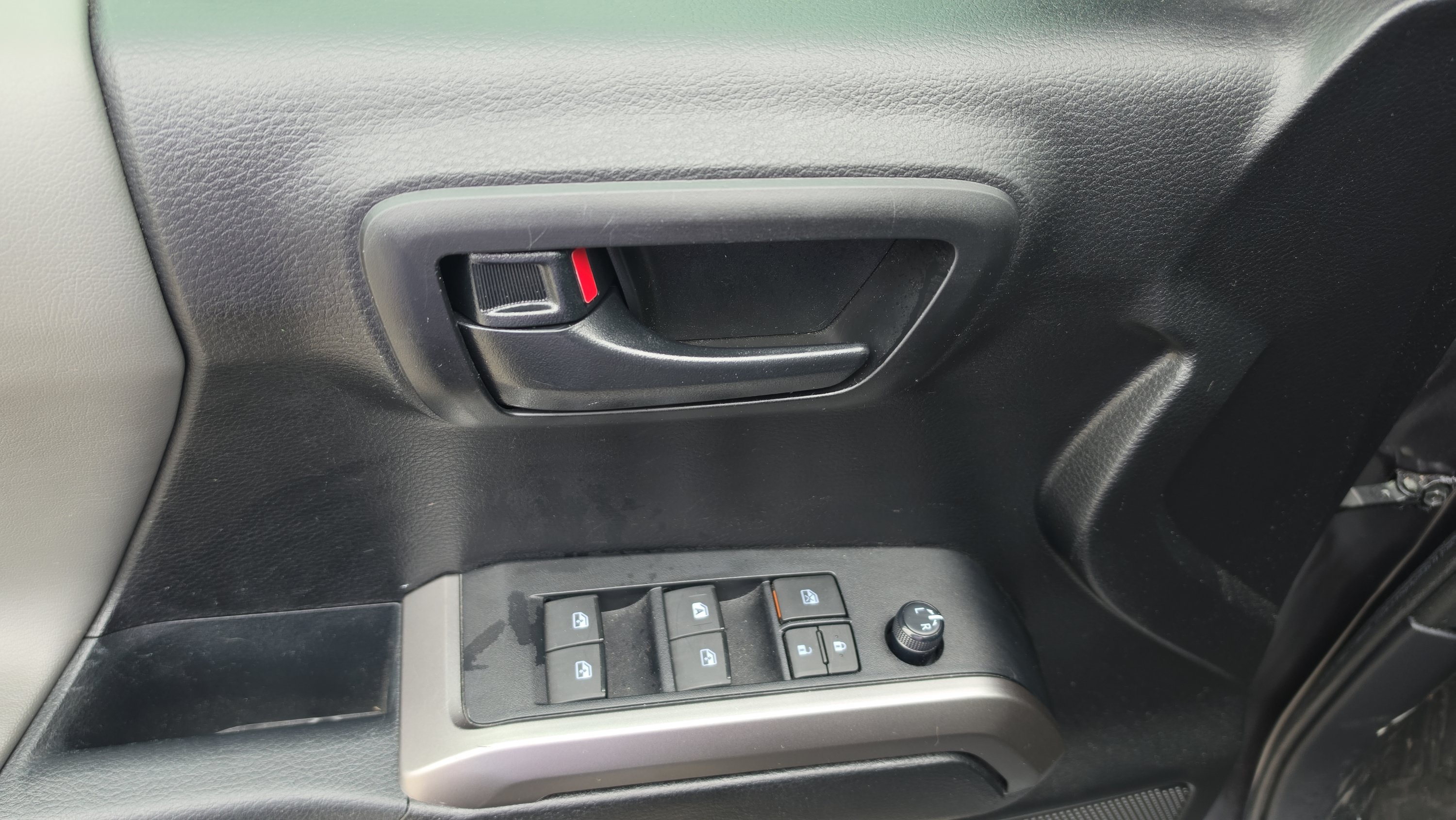 Used 2021 Toyota Tacoma SR5 RWD image 11