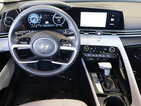 Used 2025 Hyundai Elantra Limited FWD image 16