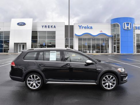 Used 2019 Volkswagen Golf Alltrack SE image 1