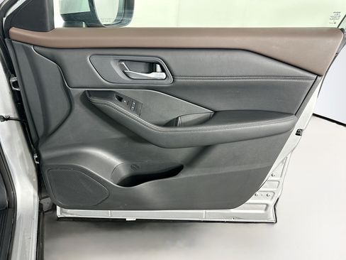 Used 2023 Nissan Rogue SV w/ SV Premium B Package FWD image 32