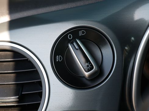 Used 2013 Volkswagen Beetle Turbo FWD image 49