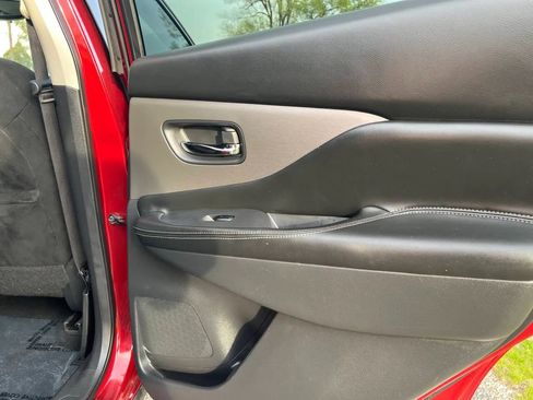 Used 2019 Nissan Murano SV image 24