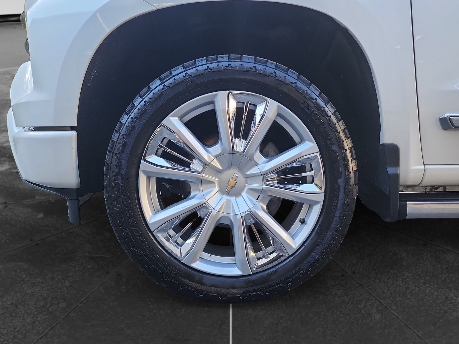 Used 2023 Chevrolet Silverado 1500 High Country AWD/4WD image 14