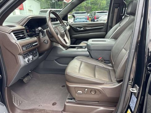 Used 2022 GMC Yukon XL Denali w/ Denali Premium Package AWD/4WD image 12
