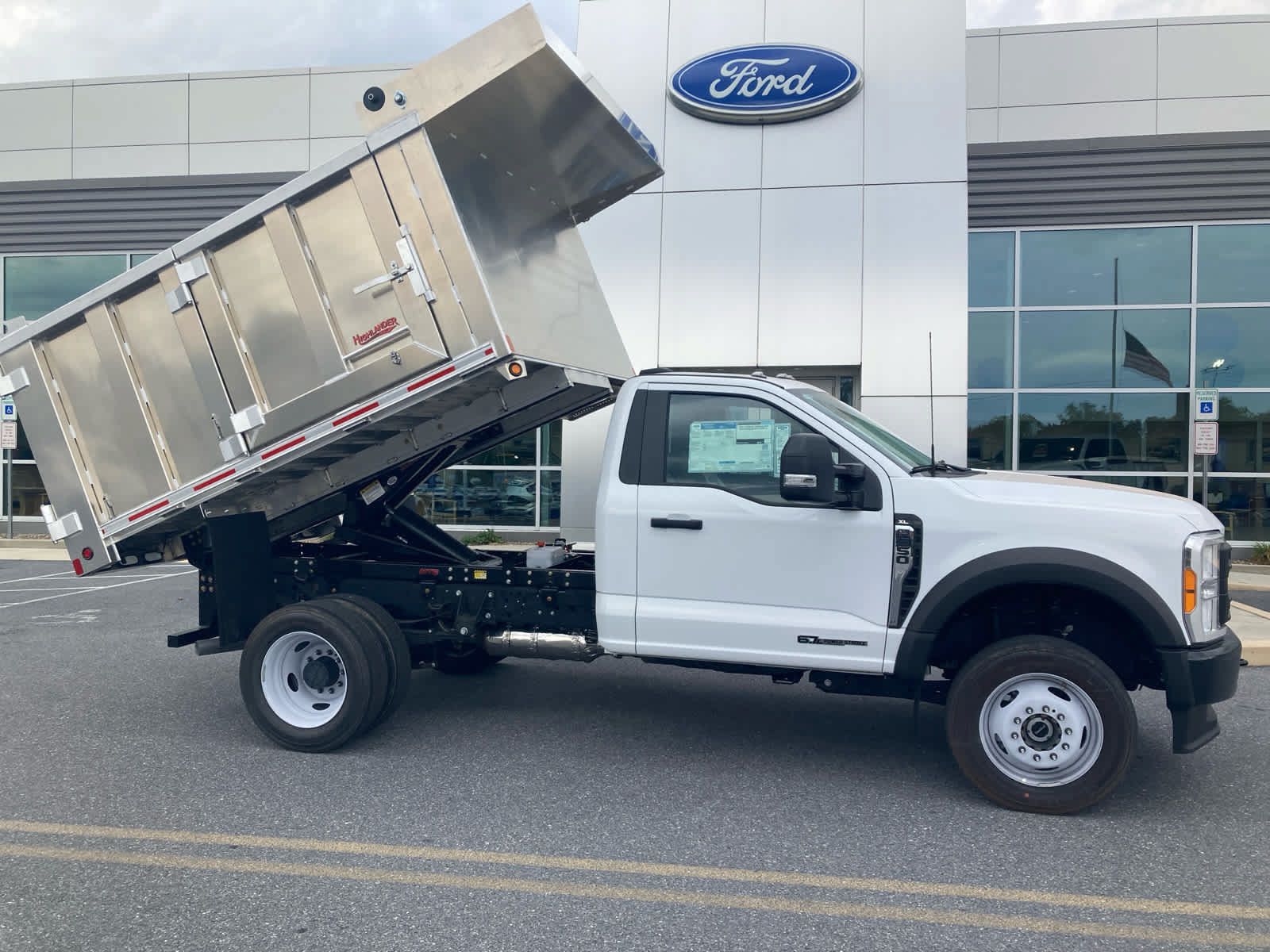 Used 2023 Ford F550 4x4 Regular Cab Super Duty image 8