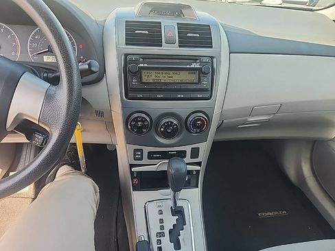 Used 2012 Toyota Corolla LE FWD image 24