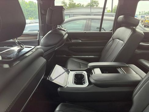 Used 2025 Jeep Grand Wagoneer 4WD image 11