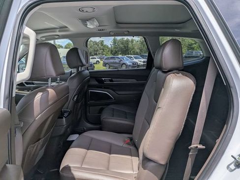 Used 2022 Kia Telluride SX w/ Towing Package FWD image 14