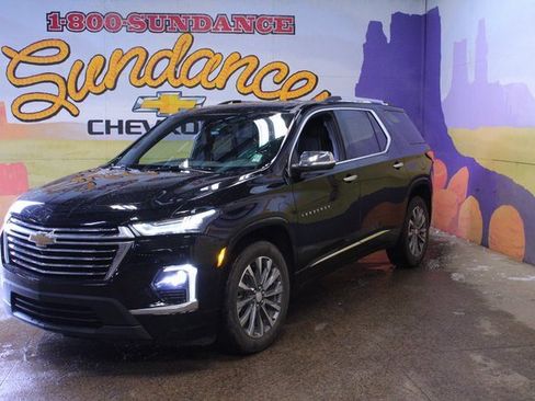 Used 2023 Chevrolet Traverse Premier image 2