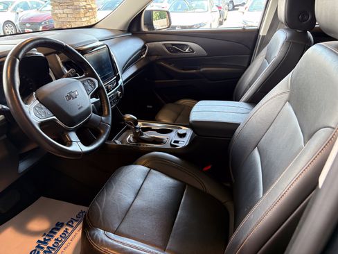 Used 2021 Chevrolet Traverse RS FWD image 2