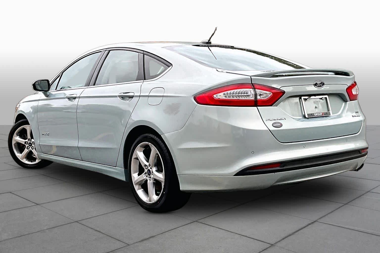 Used 2013 Ford Fusion SE FWD image 12