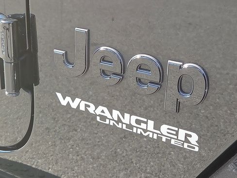 Used 2021 Jeep Wrangler Unlimited Sahara AWD/4WD image 8