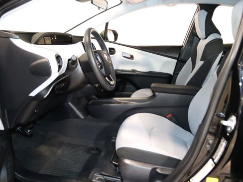 Used 2021 Toyota Prius LE FWD image 34