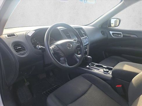 Used 2017 Nissan Pathfinder S image 9