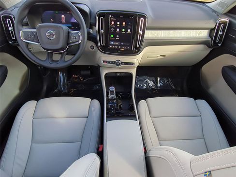 New 2026 Volvo XC40 B5 Ultra w/ Protection Package Premier image 18