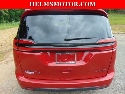 Certified 2025 Chrysler Pacifica Limited FWD image 16