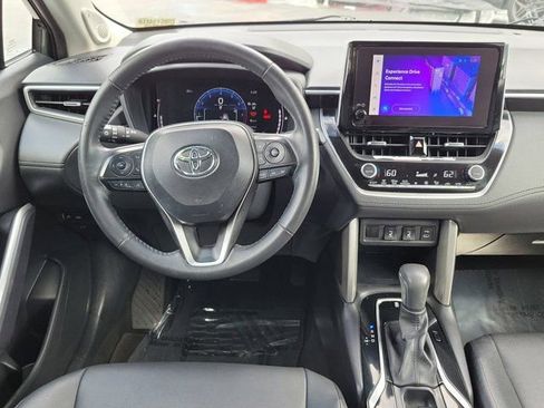 Used 2023 Toyota Corolla Cross XLE w/ Convenience Package FWD image 17