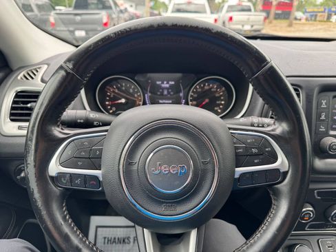Used 2018 Jeep Compass Latitude AWD/4WD image 25