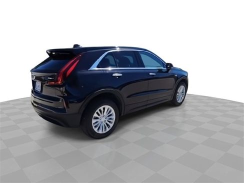 Used 2024 Cadillac XT4 Luxury w/ Cold Weather Package image 8