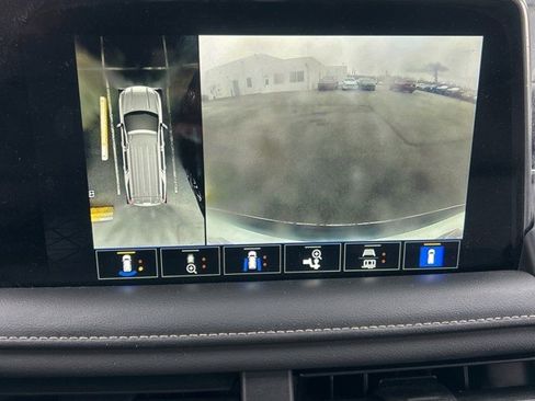 Used 2022 GMC Yukon SLT w/ SLT Premium Package image 7