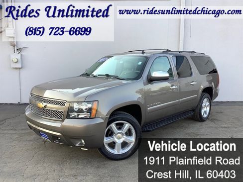 Used 2013 Chevrolet Suburban LTZ image 2
