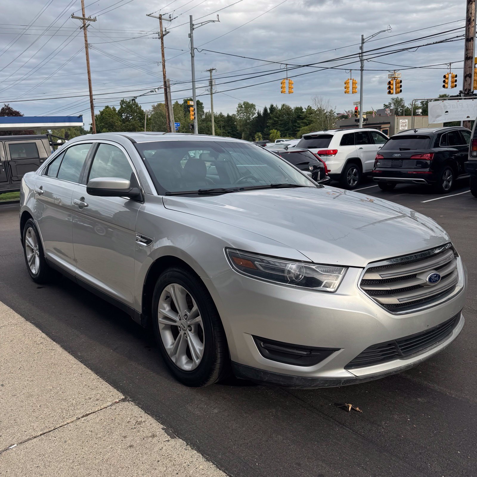 Used 2015 Ford Taurus SEL FWD image 7