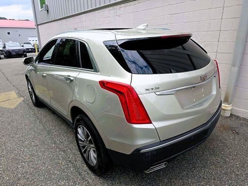 Used 2017 Cadillac XT5 Luxury w/ Driver Awareness Package FWD image 3