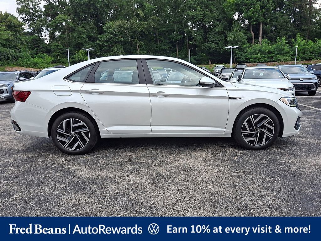 Certified 2024 Volkswagen Jetta SEL FWD image 9