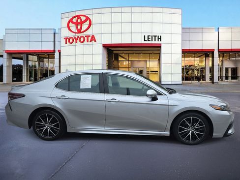 Used 2024 Toyota Camry SE image 4