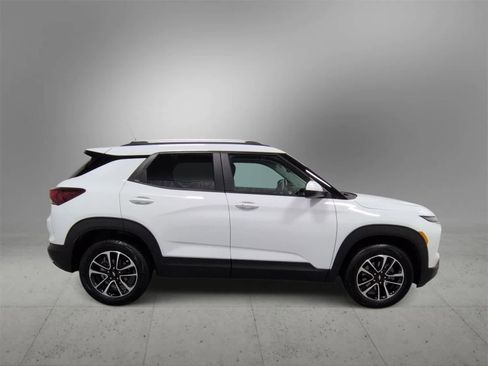 Used 2025 Chevrolet TrailBlazer LT image 9