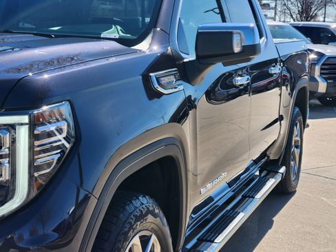 Used 2025 GMC Sierra 1500 SLT image 9