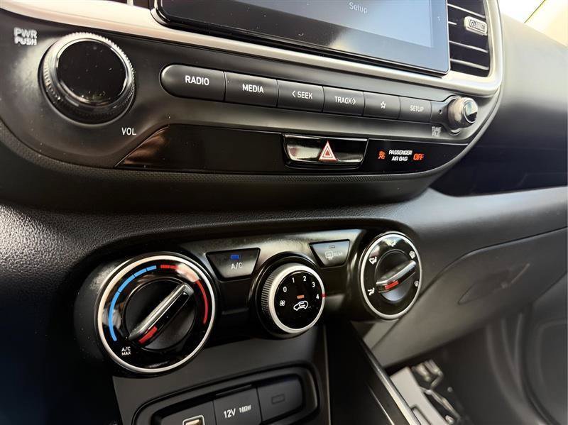 Used 2022 Hyundai Venue SE FWD image 46
