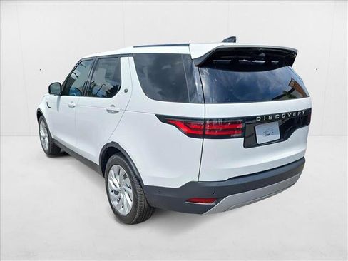 New 2025 Land Rover Discovery S image 7