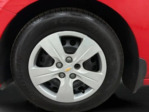 Used 2017 Chevrolet Cruze LS FWD image 27