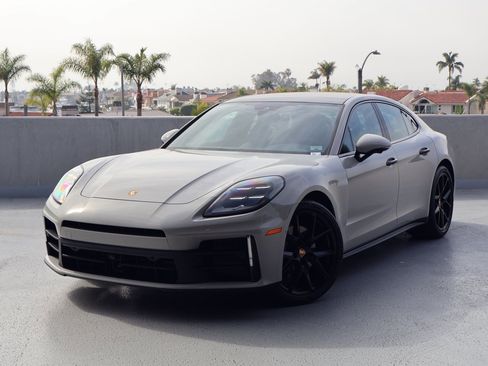 New 2026 Porsche Panamera image 1