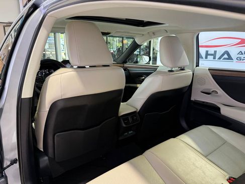 Used 2024 Lexus ES 350 w/ Premium Package FWD image 36