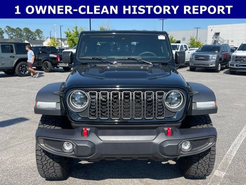 Certified 2025 Jeep Gladiator Rubicon w/ Convenience Group AWD/4WD image 8