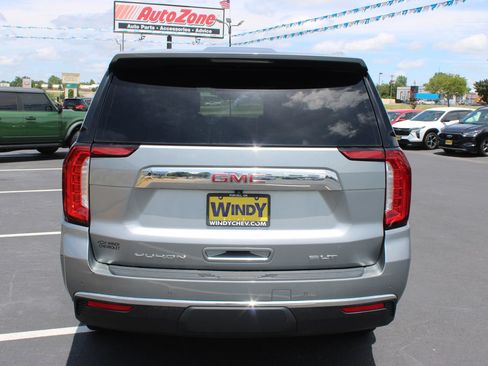 Used 2023 GMC Yukon XL SLT w/ SLT Premium Package AWD/4WD image 7