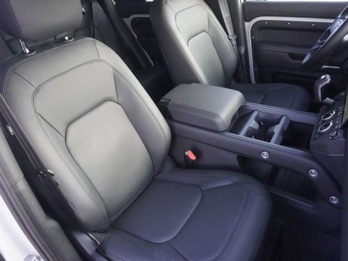 New 2026 Land Rover Defender 110 X-Dynamic SE image 24