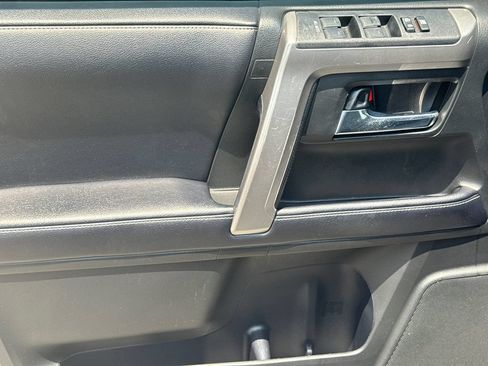 Used 2018 Toyota 4Runner SR5 Premium RWD image 10