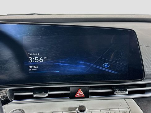 Used 2024 Hyundai Elantra Limited FWD image 21