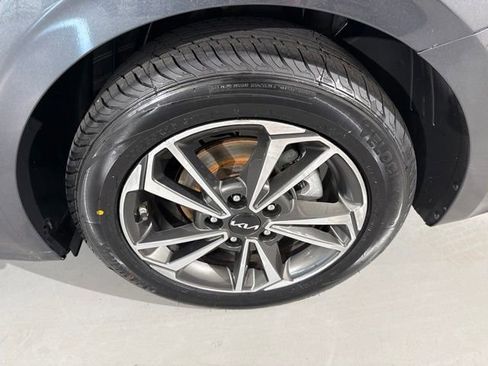 Used 2023 Kia Forte LXS FWD image 7