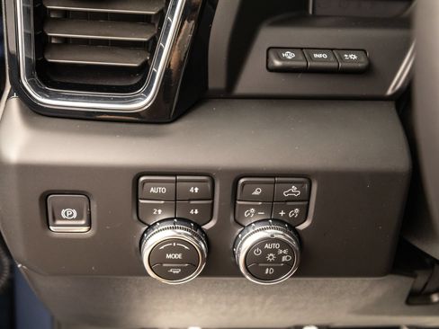Used 2026 GMC Sierra 2500 Denali Ultimate AWD/4WD image 18